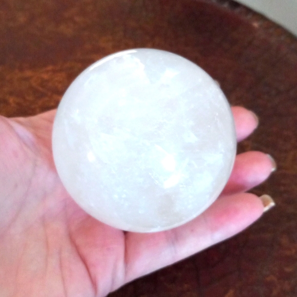 Beautiful clear crystal sphere. - Picture 9 of 11